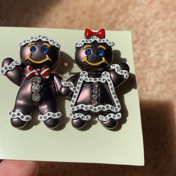 Gingerbread Couple Pin - Picture 3 of 3